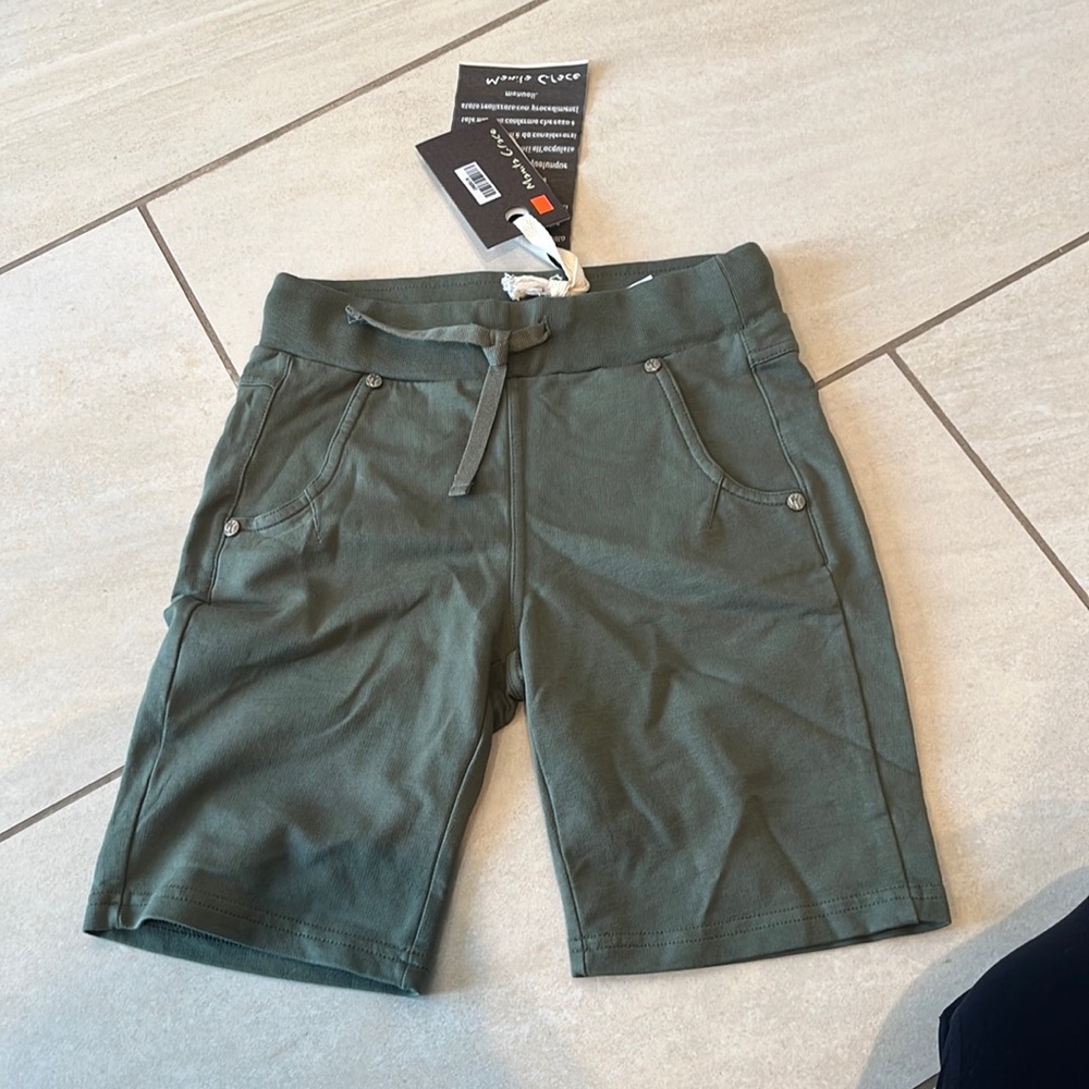 Manila Grace olive green girl shorts with pockets. Size small.